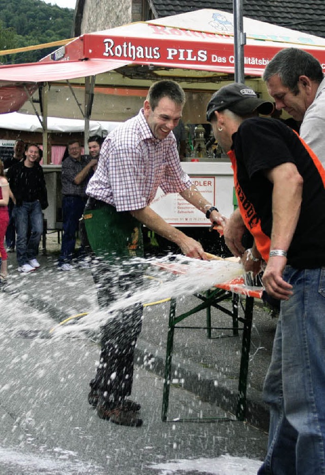 Spritzige Erfrischung mit  Bier vom Fass   | Foto: Heiner Fabry