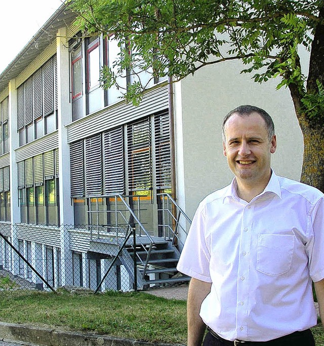 &#8222;Die Schule ist wie neu&#8220;, findet Brgermeister Thomas Breig.   | Foto: sam