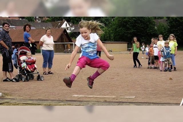 Kinder maen sich sportlich