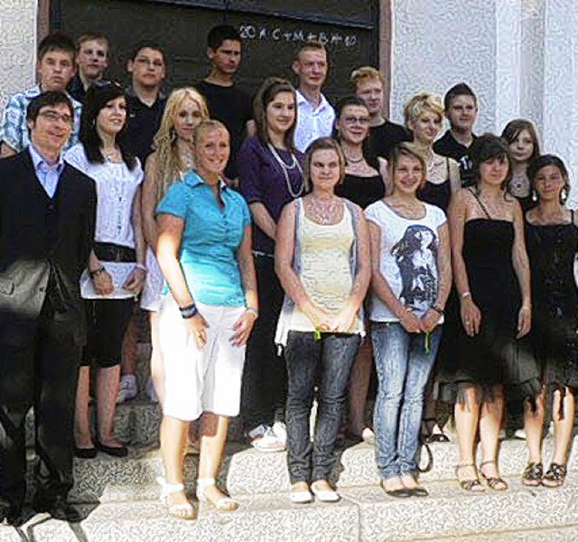 Die Abschlussschler der Hrnlebergsch...h mit ihren Lehrern Ganter und Tonke.   | Foto: ZVG