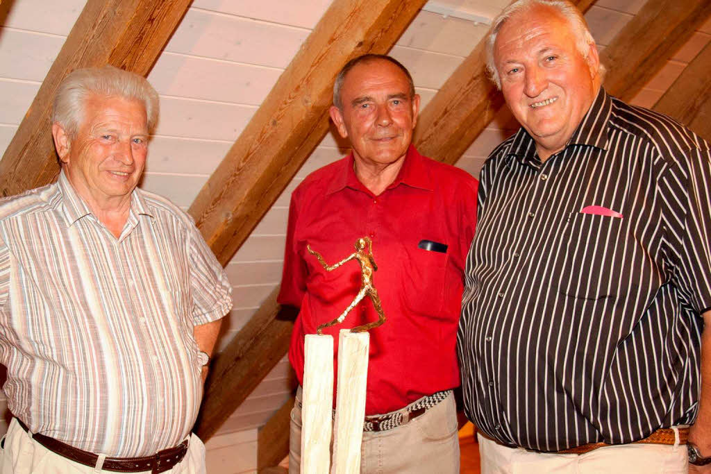 Wolfgang Morath, Edmund Morath und Waldemar Hösl diskutierten über ein Kunstwerk von Ralf Rosa Wolfgang Morath, Edmund Morath und Waldemar Hösl diskutierten über ein Kunstwerk von Ralf Rosa