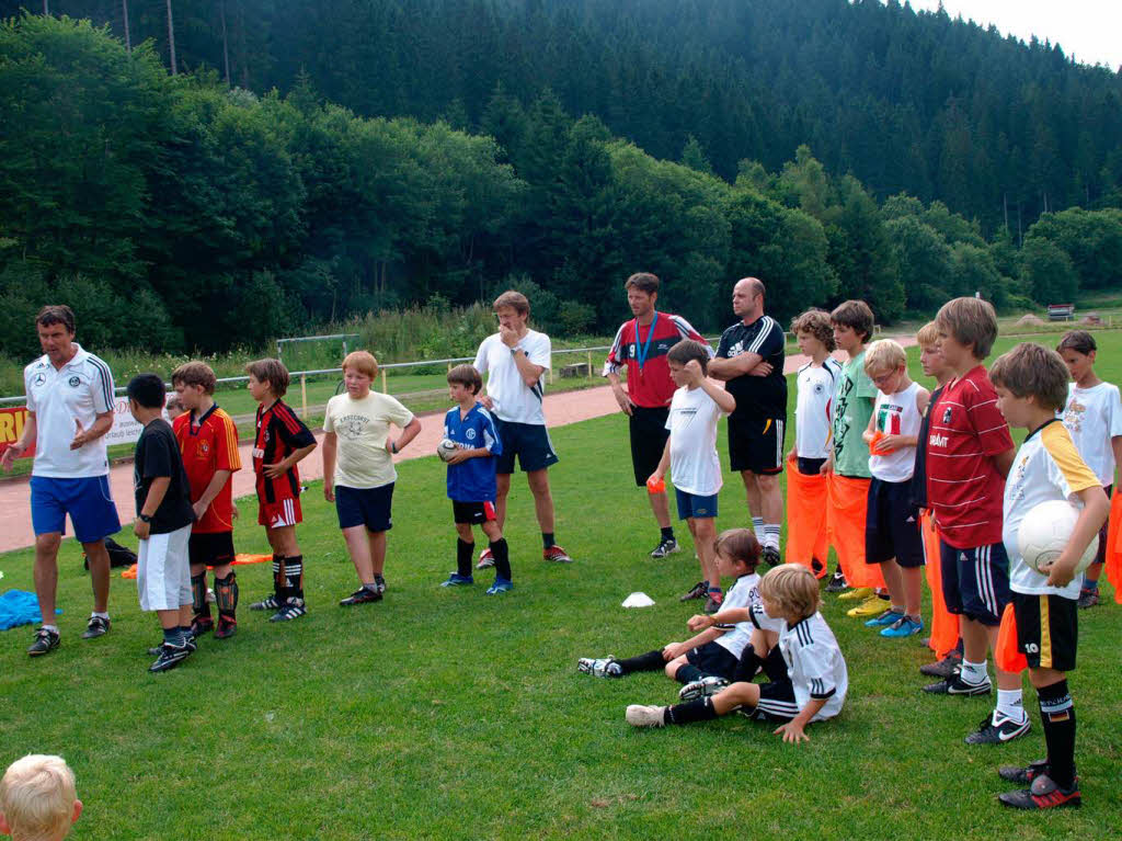 Die E- und die F-Jugend von St. Blasien erhielt eine Trainingsstunde direkt vom Deutschen Fuballbund