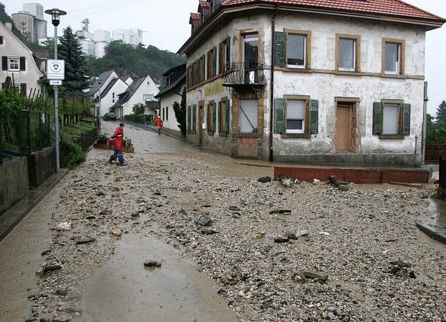 2003 ergossen sich Sturzbche mit Schl...regen fr einige Brger ein rgernis.   | Foto: Lauber