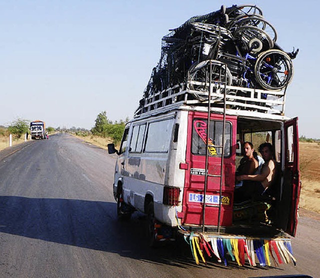 Mit Rollsthlen, Krcken und anderen Hilfsmitteln unterwegs.  | Foto: Privat