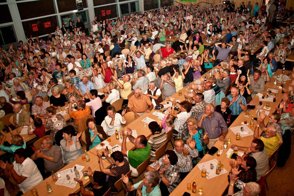 Rund 500 Besucher kamen in die Schwarzwaldhalle zum Konzert mit den Feldbergern, Hansy Vogt, Liane und Reiner Kirsten