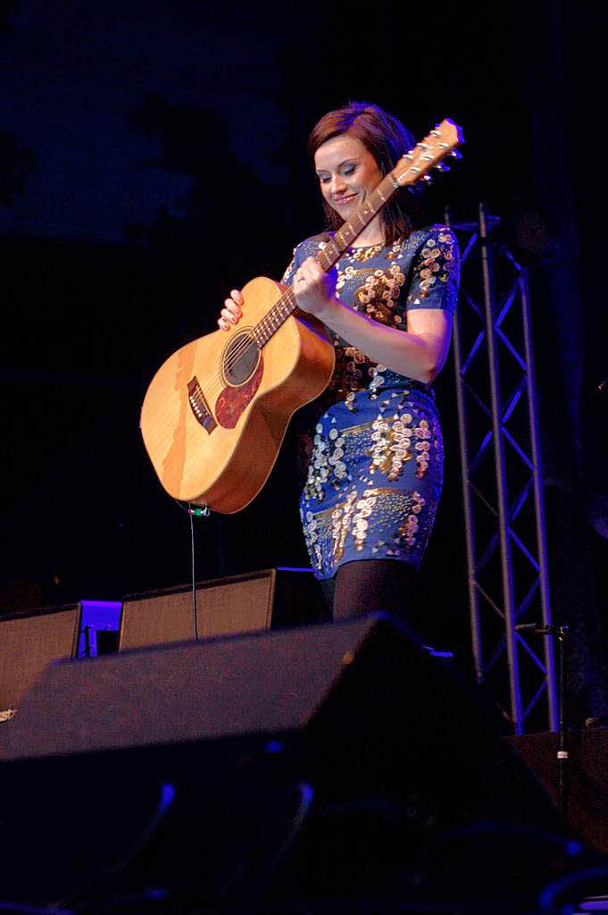 Zwei, die sich mögen: Amy und ihre Gitarre Zwei, die sich mögen: Amy und ihre Gitarre