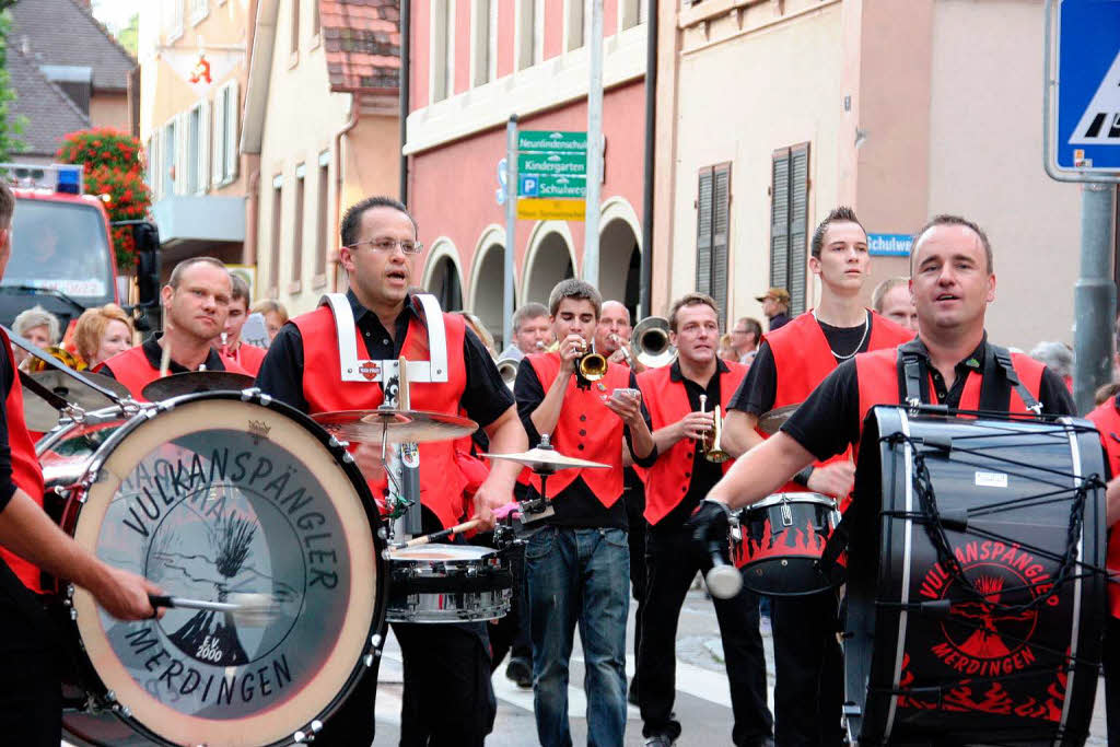 Fr Stimmung sorgten Musikkapellen, wie die Guggenmusik aus Merdingen.