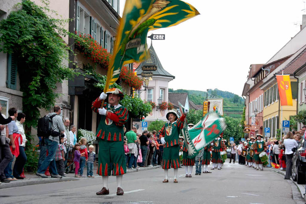 Fr Stimmung sorgten Musikkapellen wie der Ihringer Fanfarenzug.