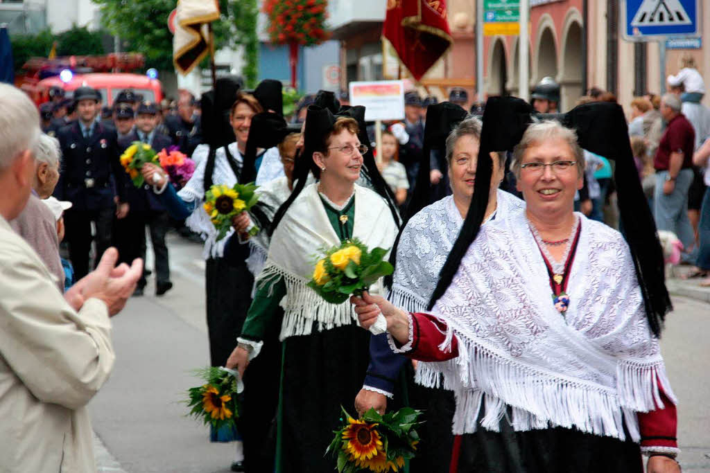 Die Ihringer Trachtengruppe beteiligte sich am Umzug.