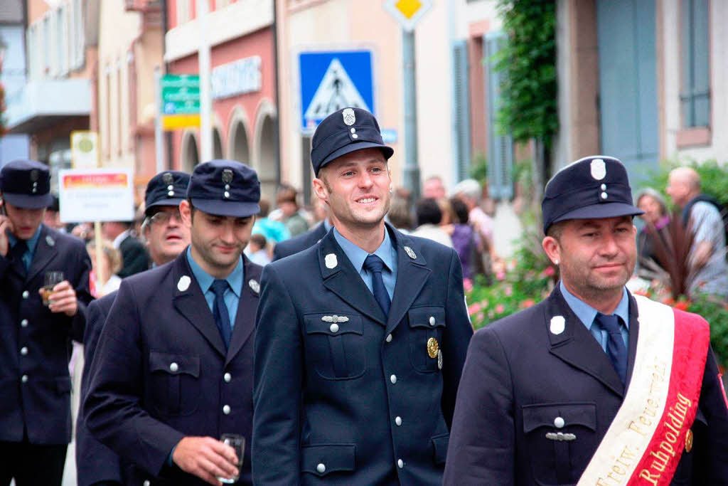 Mit dabei waren zahlreiche Feuerwehrabteilungen, unter anderem auch aus Ihringens Partnergemeinde Ruhpolding.