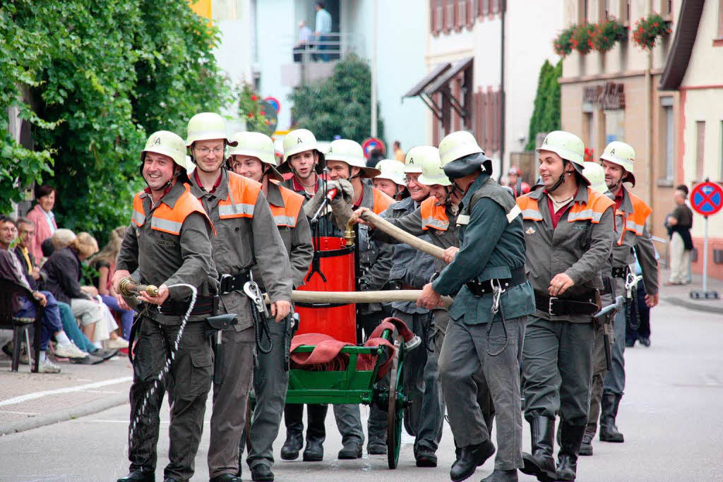 Mit dabei waren zahlreiche Feuerwehrabteilungen, die mit Vorfhrungen fr Action sorgten.