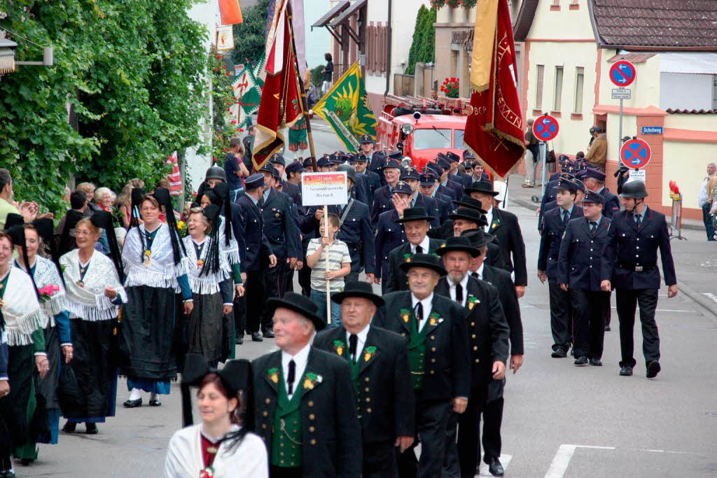 Bunt war der Umzug durch die Gemeinde.