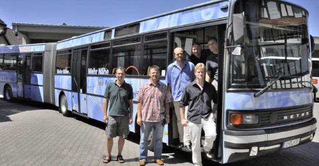 Den ersten Traditionsbus einer Sammlun...nd und Theo Binninger in Vrstetten ab  | Foto: Markus Zimmermann-Drkop