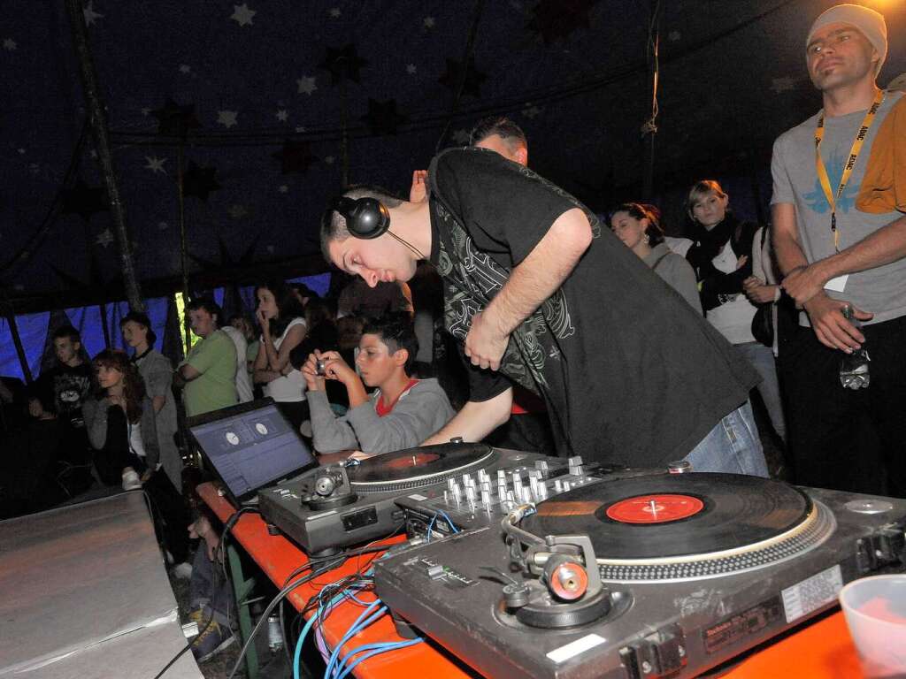Fr den richtigen Sound beim Breakdance-Battle sorgte ein Szenen-DJ.