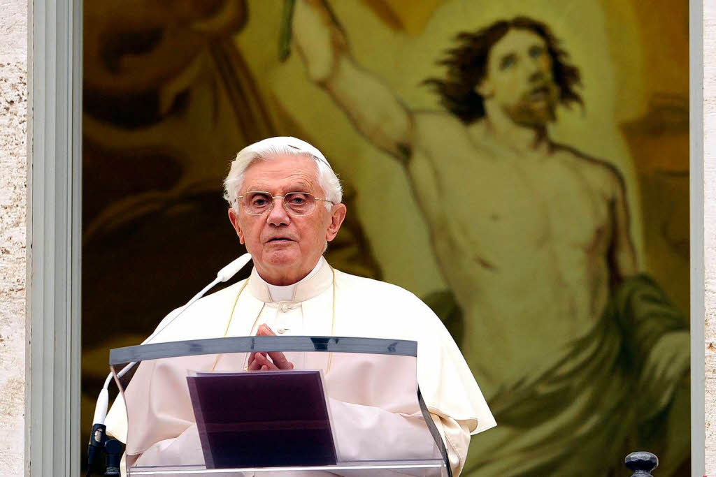 Mit groem Schmerz gedachte auch Papst Benedikt XVI. der Opfer. "Ich denke im Gebet an die jungen Menschen, die ihr Leben verloren haben."