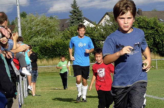 Rund um Runde erlief sich die SV-Jugend Spenden.   | Foto: Hanna Vlkle