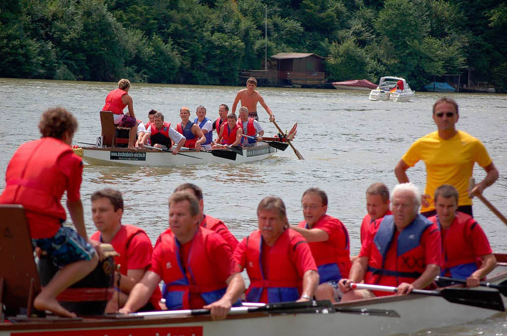 Drachenbootrennen mit Fun-Teams standen im Mittelpunkt bei den Rheinstromtagen des Wassersportvreins.