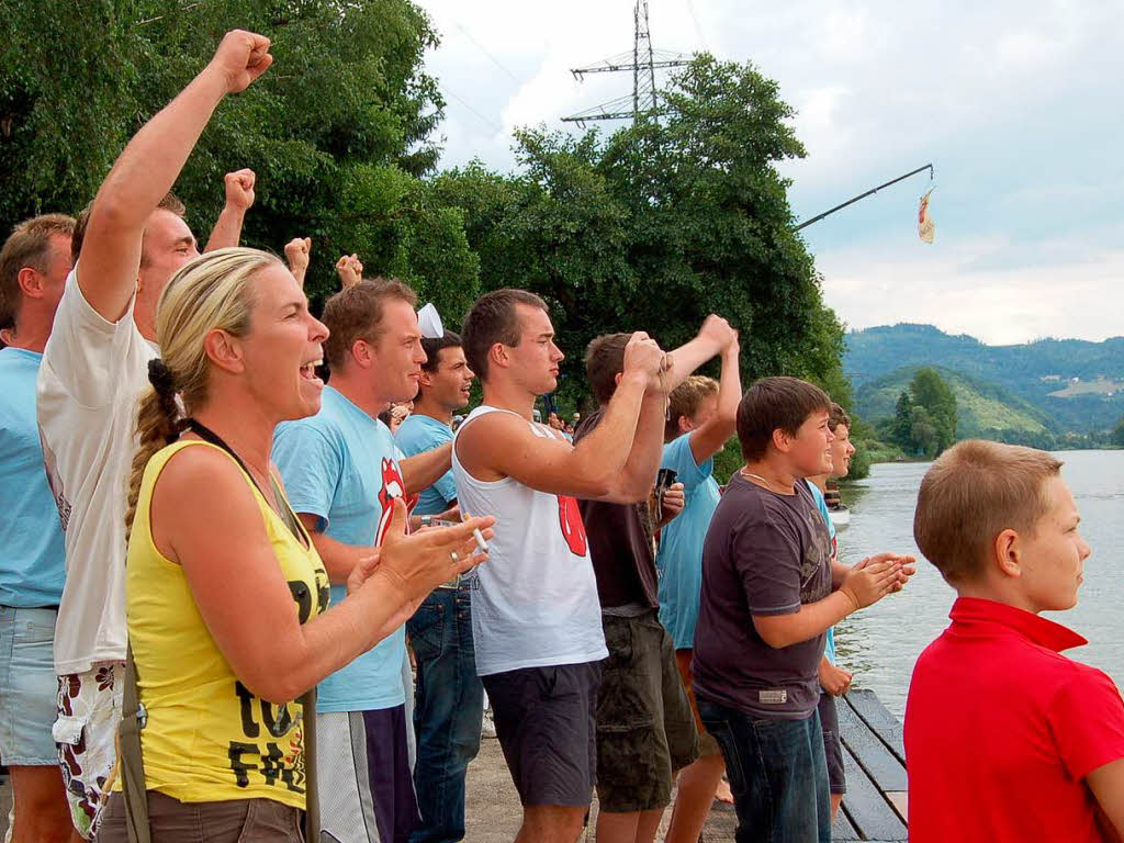 Drachenbootrennen mit Fun-Teams standen im Mittelpunkt bei den Rheinstromtagen des Wassersportvreins.
