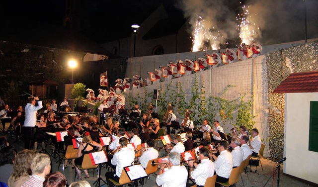 Die Stadtmusik Zell und der Fanfarenzu...glanzvollen             Konzertabend.   | Foto: Paul Berger