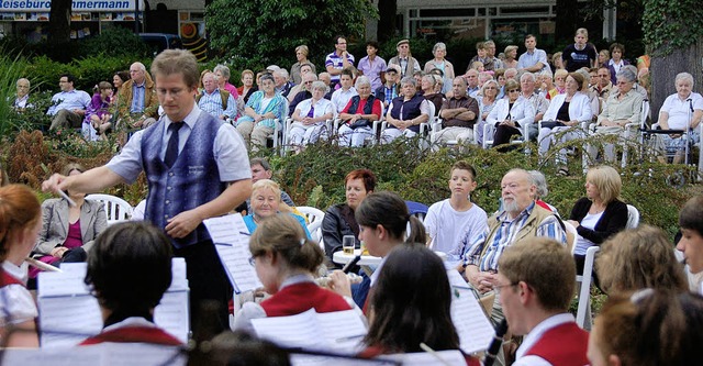 Joachim Pflging dirigierte beim gut b...die Jugendkapelle der Stadtmusik Wehr.  | Foto: hrvoje Miloslavic