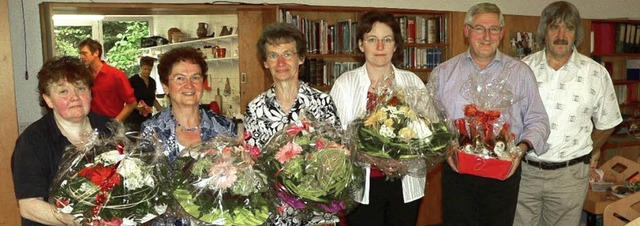 Ortsvorsteher  Ernst Kallfa  (rechts)...gskraft Anja Bauer und Dieter Wagner.   | Foto: Georg Diehl