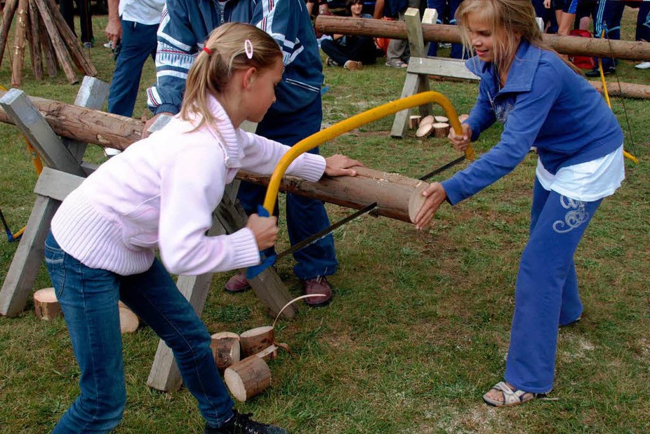 Viel Vergnügen für Aktive wie Zuschauer bereitete der Wälderwettkampf. (Foto: Karin Stöckl-Steinebrunner) Viel Vergnügen für Aktive wie Zuschauer bereitete der Wälderwettkampf. (Foto: Karin Stöckl-Steinebrunner)