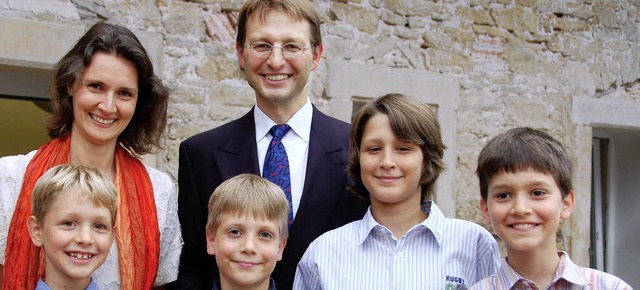 Pfarrer Jrg Muhm, seine Frau Dorothea... Simeon, Jonathan,  Mathis (von links)  | Foto: Umiger