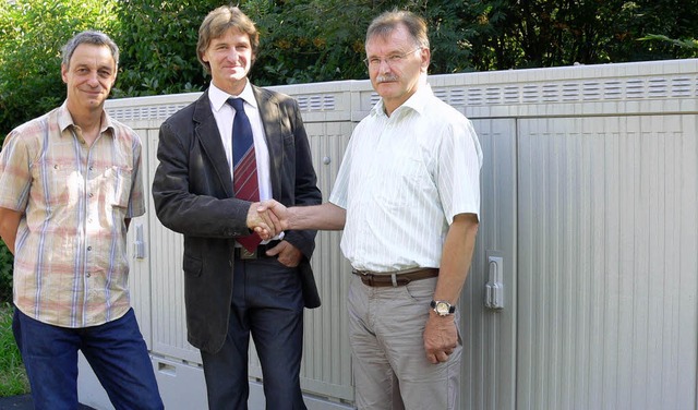 &#8222;Wir haben fertig&#8220;, freute...andverkabelung in Biederbach bekannt.   | Foto: Kurt Meier