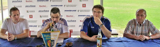 Ausblicke auf die neue Saison des FC B...reinsvorsitzende  Willy Remensperger.   | Foto: mario schneberg