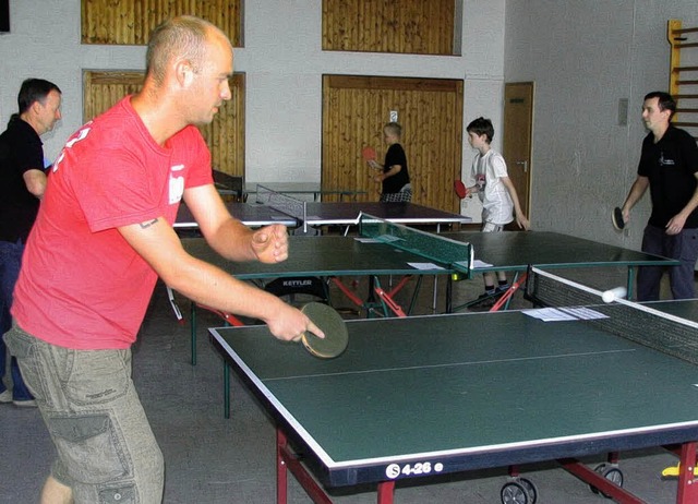 Ein Tischtennisturnier mit rund 40 Tei...rstmals den Tannenkircher Dorfsundig.   | Foto: Ines Bode