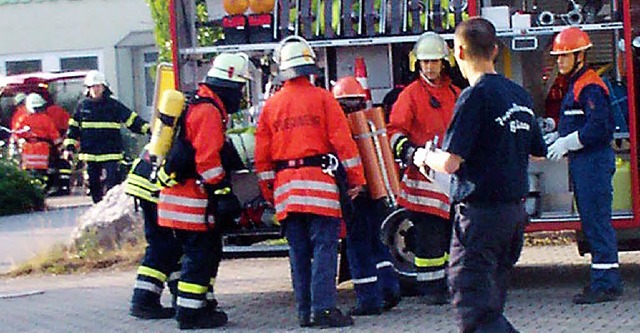 Ausgezeichnet klappte die Zusammenarbe...meinsamen bung der Feuerwehr Binzen.   | Foto: bz