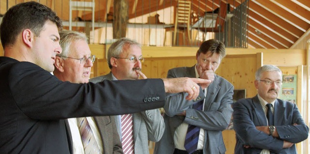 Der Europa-Abgeordnete Andreas Schwab ...die Situation der Region St. Blasien.   | Foto: Kathrin Blum