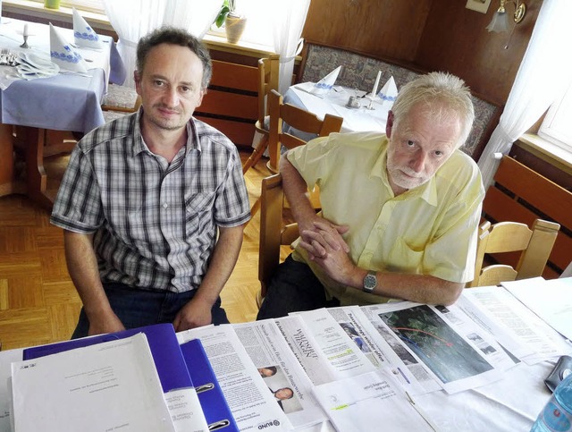 Lothar Schlageter (links) und Roland B...nisse zur A-98-Abfahrt in Hauenstein.   | Foto: Saskia Baumgartner