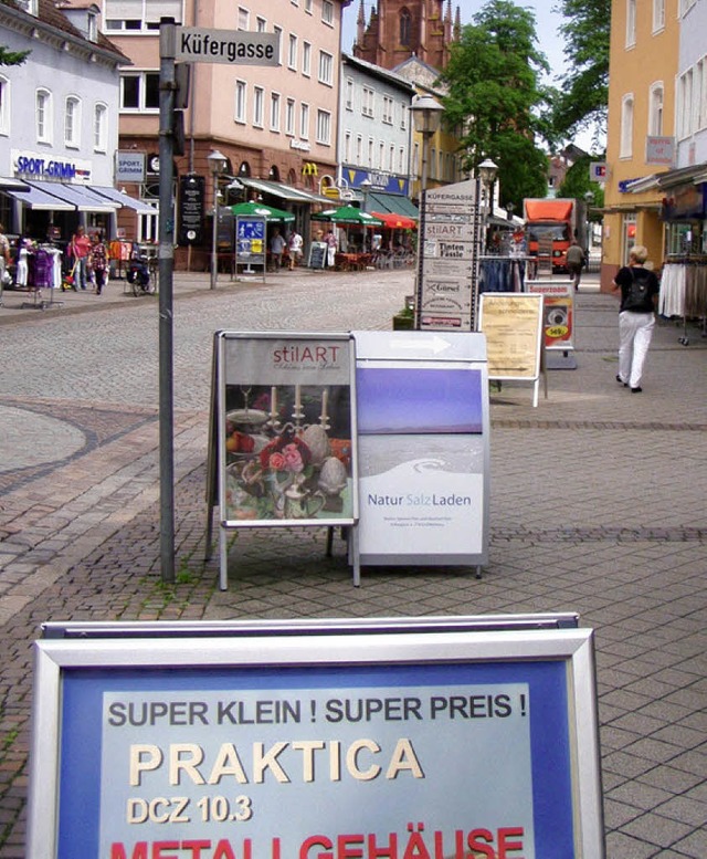 Kundenstopper  an der  Ecke Hauptstrae/Kfergasse.   | Foto: Stadt