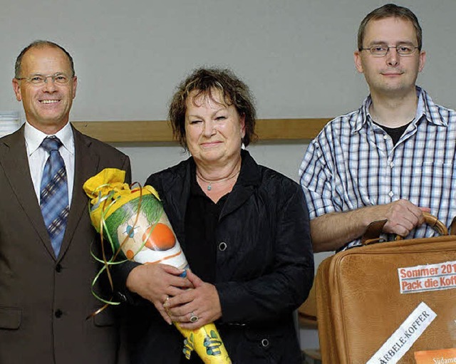 Abschied:  Brgermeister Joachim Ruth,...a Schumann und Konrektor Frank Huber.   | Foto: Schweizer