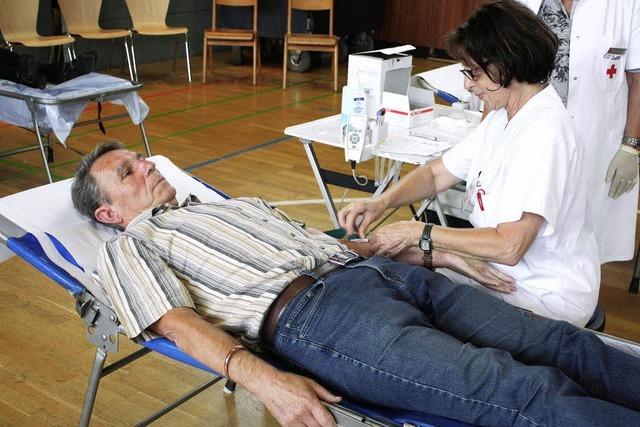 Erfreulich: 40 spenden erstmals Blut