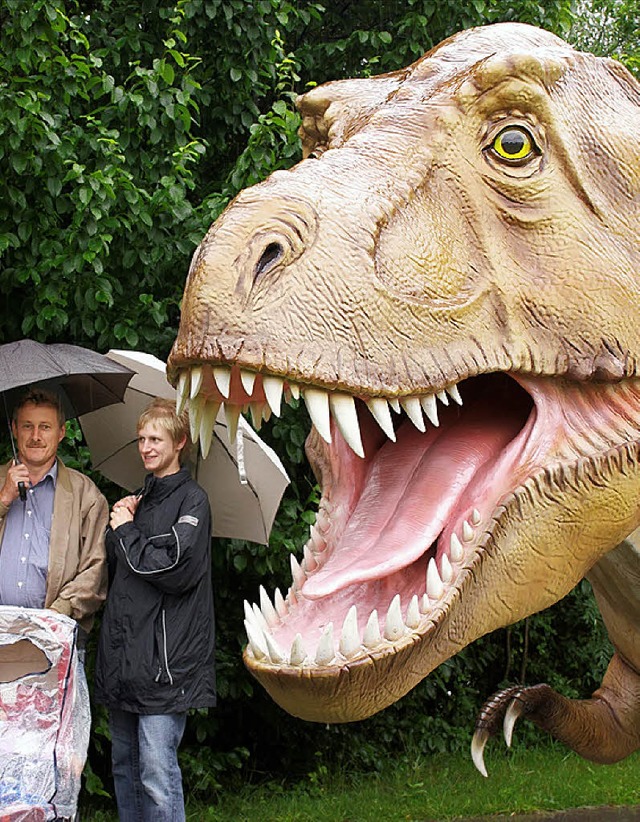Beeindruckender Kopf: Der T-Rex steht im Haupteingangsbereich der Gartenschau.   | Foto: gartenschau