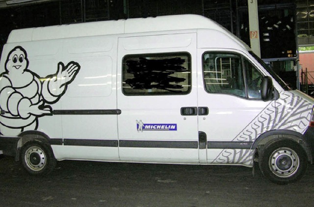 Auffllig: Diesen Transporter nutzten ...r fr ihren Tresordiebstahl in March.   | Foto: polizei