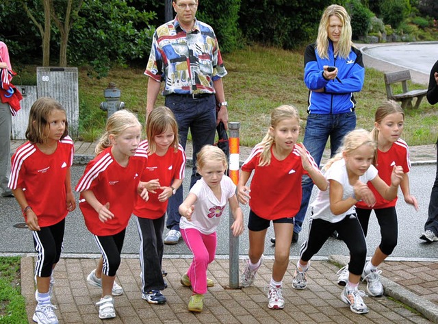 Auf die Pltze, fertig, los! Mehr als ...m Jugendlauf in Rippolingen am Start.   | Foto: Hans-Walter Mark