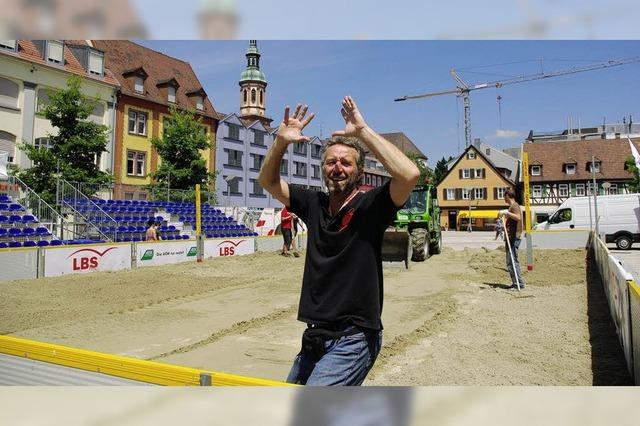 Marktplatz wird Beachvolleyball-Arena