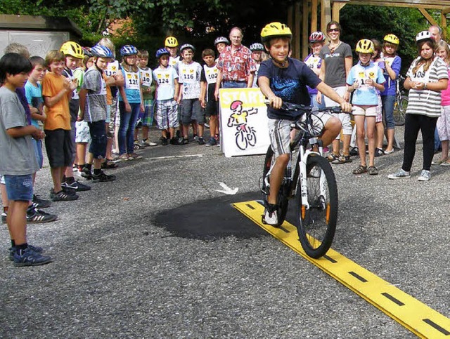 Sicherheit auf dem Fahrrad bten die S...ichzeitig fr das ADAC-Fahrradturnier.  | Foto: Martha Weishaar