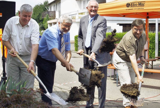 Spatenstich Liebenzeller Gemeinschaft  | Foto: Aribert Rssel