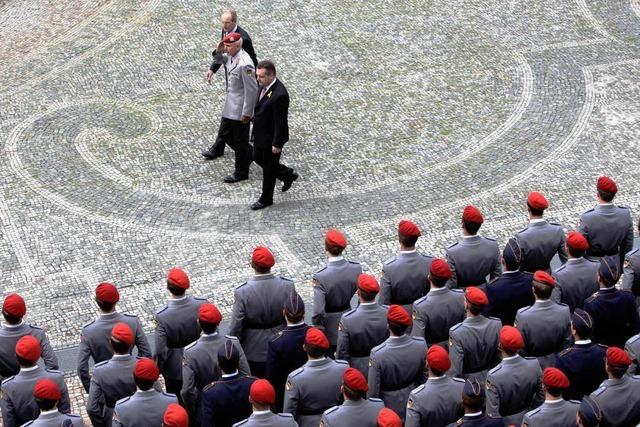 Bundeswehr-Gelbnis: 650 Rekruten und laute Proteste in Stuttgart