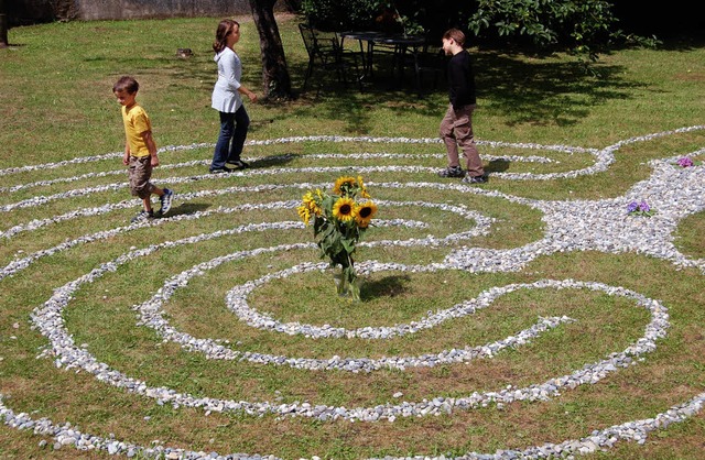 Ein Labyrinth fr den Glauben und die ...211; und fr manche auch zum Spielen.   | Foto: Silke Nitz