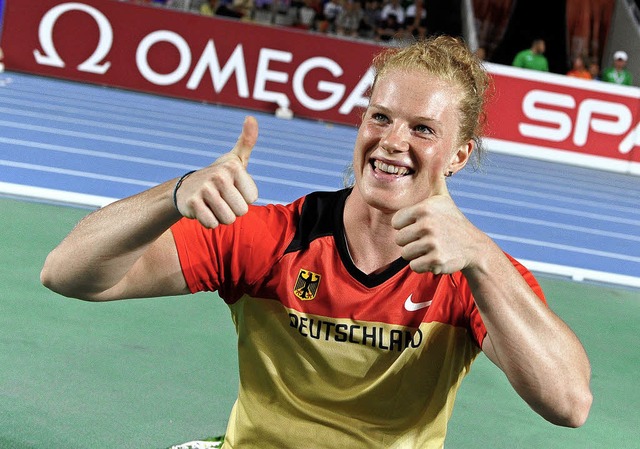 Hammerwerferin Betty Heidler nach ihrem Gold-Coup   | Foto: AFP/DPA