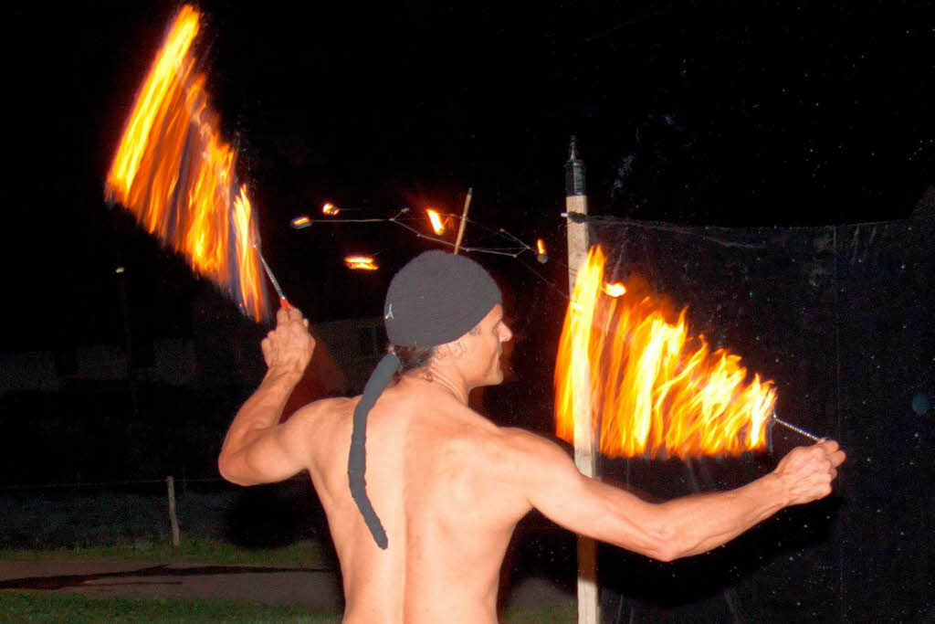 Spektakuläre Feuershow bereichert die Veranstaltung "Genuss hoch zwei im Kurpark" Spektakuläre Feuershow bereichert die Veranstaltung "Genuss hoch zwei im Kurpark"