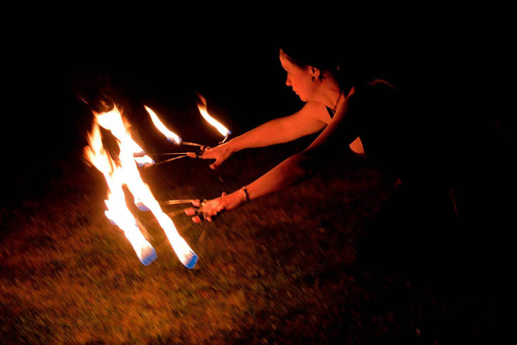 Spektakuläre Feuershow bereichert die Veranstaltung "Genuss hoch zwei im Kurpark" Spektakuläre Feuershow bereichert die Veranstaltung "Genuss hoch zwei im Kurpark"