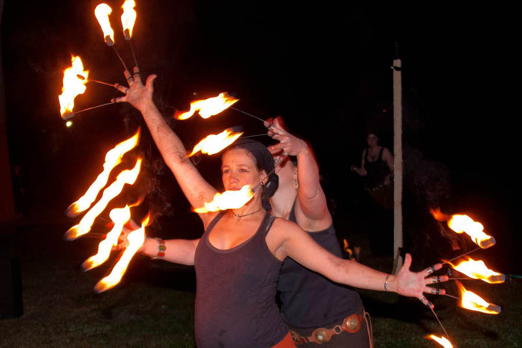 Spektakuläre Feuershow bereichert die Veranstaltung "Genuss hoch zwei im Kurpark" Spektakuläre Feuershow bereichert die Veranstaltung "Genuss hoch zwei im Kurpark"