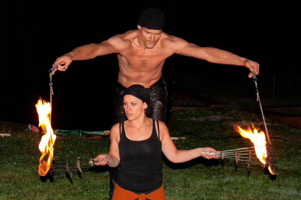 Spektakuläre Feuershow bereichert die Veranstaltung "Genuss hoch zwei im Kurpark" Spektakuläre Feuershow bereichert die Veranstaltung "Genuss hoch zwei im Kurpark"
