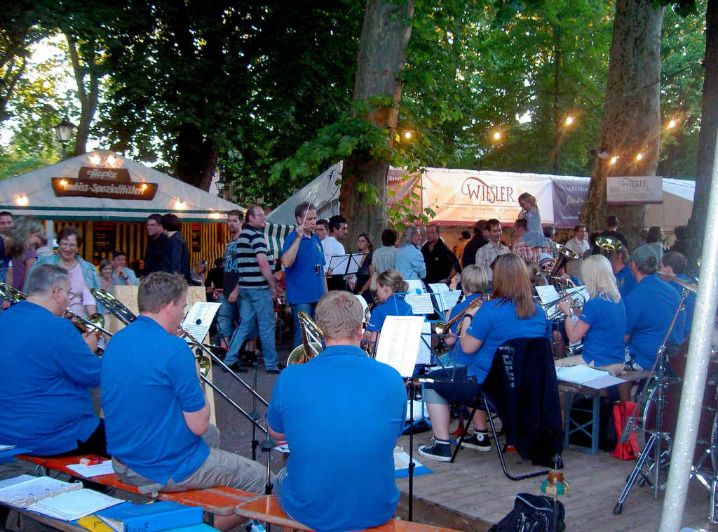 Nicht nur edle Tropfen, auch viel Musik gab’s beim Markgrfler Weinfest in Staufen.